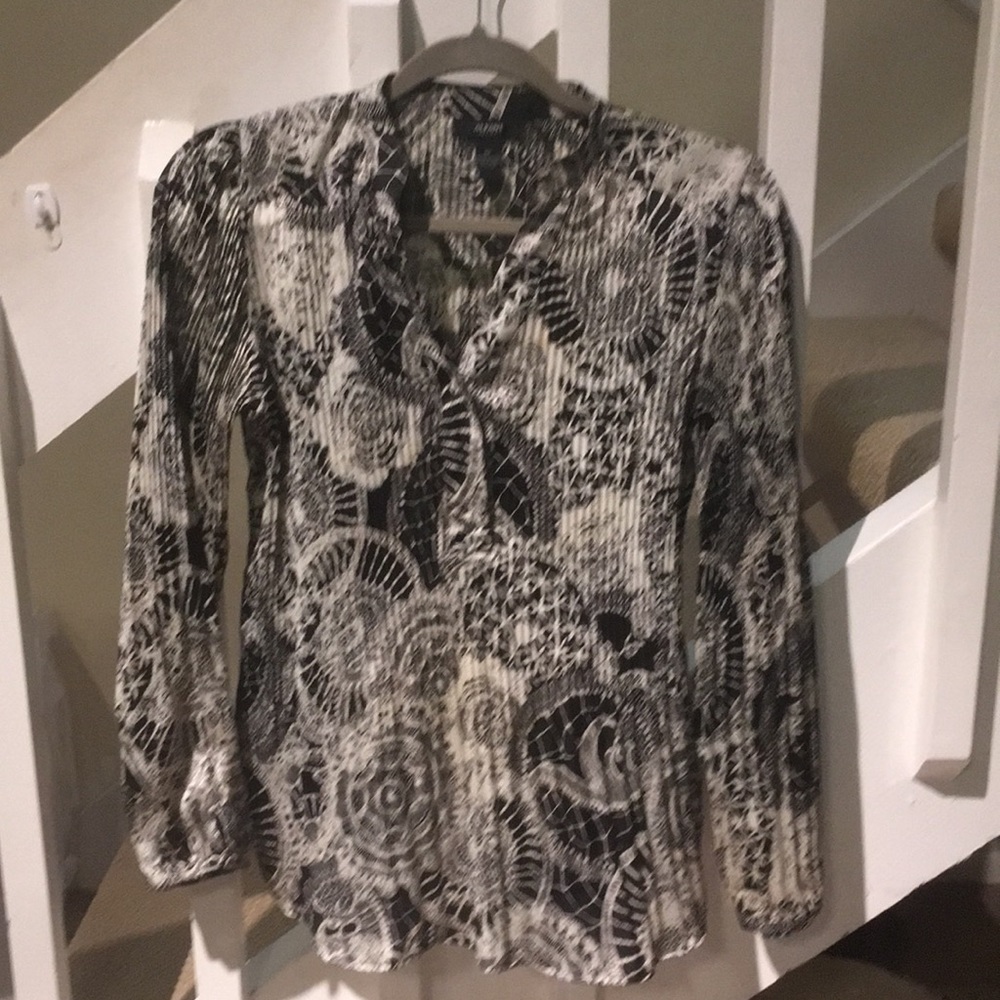 Alfani black and white pleated shirt blouse